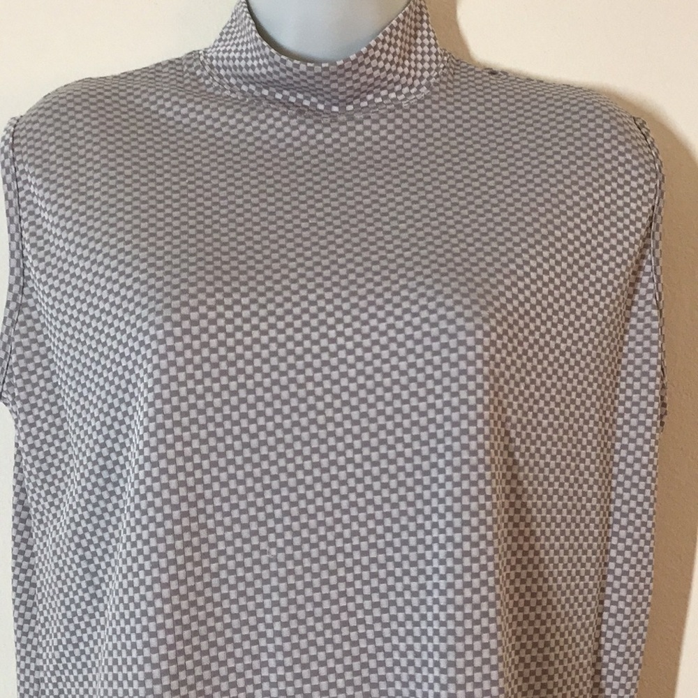 Sinheung Sleeveless Small Checkerboard Pattern Turtleneck Top - Picture 2 of 13